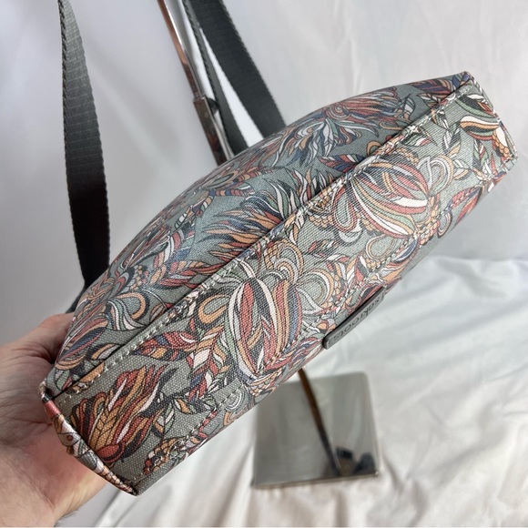 SAKROOTS Women's Basic Crossbody Bag - Picture 5 of 13